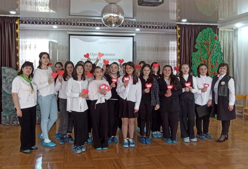 Знакомство студентов педагогического колледжа (группа П-ДН-1) с будущей профессией прошло на базе МБДОУ детский сад 98 г.Владикавказа.